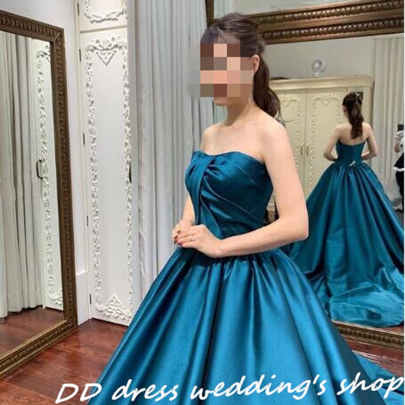 豪華！パーティードレス 深めな緑 ベアトップ 光沢サテン 華やかな  