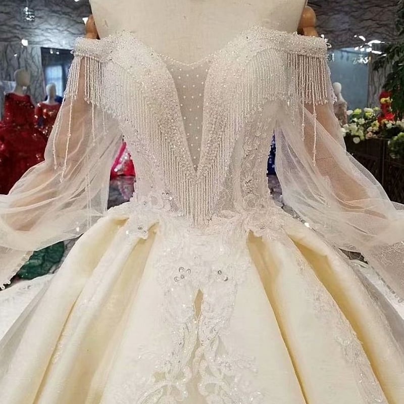 エレガント ホワイト Vネックドレス シースルー袖 なめらか パール 2次  