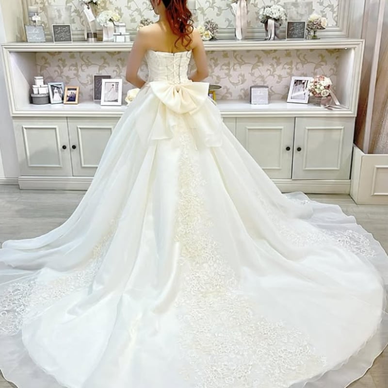 ウエディングドレス オフホワイト ベアトップ ふっくら柔らかなバック