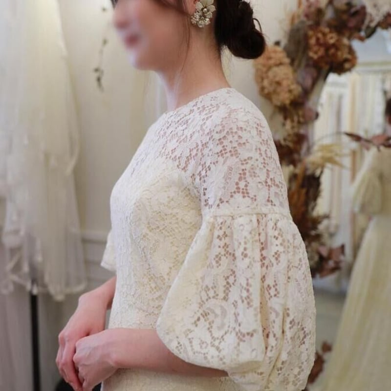 ウエディングドレス 贅沢な小花総レース 半袖 ロングトレーン  