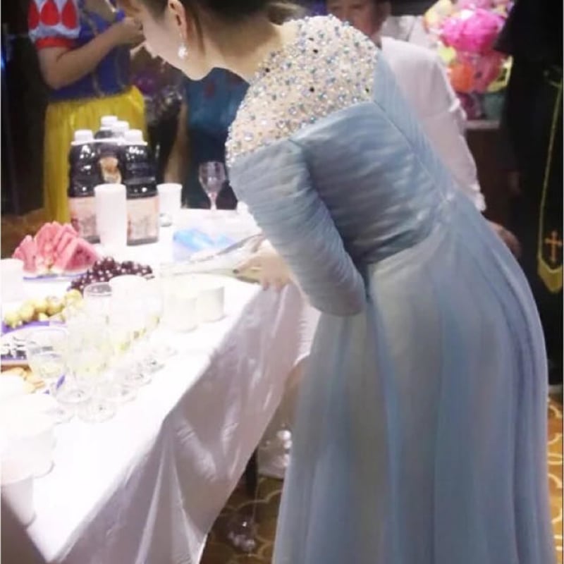 絶妙なカラー 優しい印象ウェディングドレス ドレスワンピース結婚式 