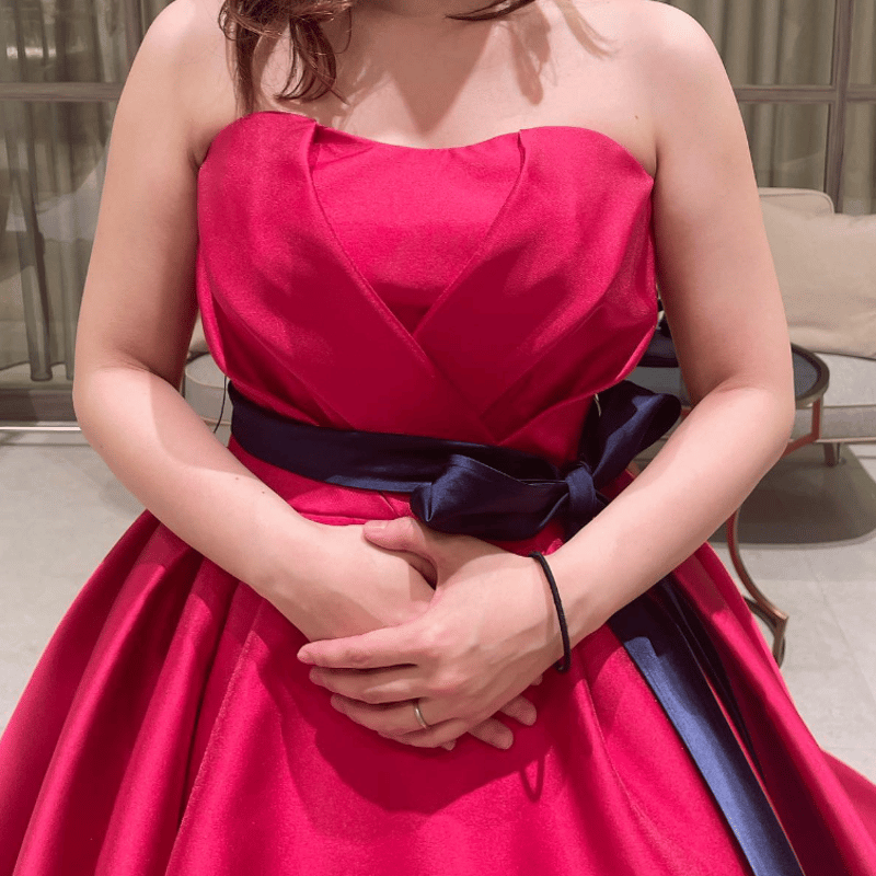 ウェディングドレス ボルドー色 アンティークなドレス サッシュベルト  