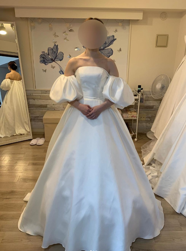ウェディングドレス パフスリーブ ベアトップ 光沢感 結婚式 ウェディングドレス パフスリーブ ベアトップ 光沢感 結婚式