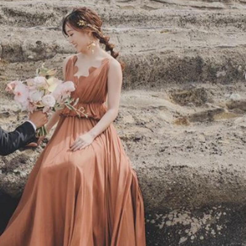 上品！ カラードレス テラコッタ色 ラッフルフリル オンショルダー  