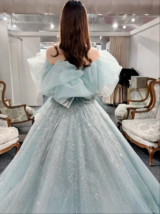 カラードレス 薄青 オフショルダー キラキラグリッターチュール 華やか