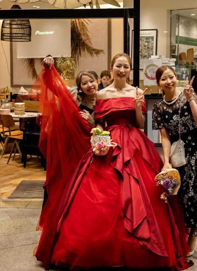 高品質！ カラードレス 赤 オフショルダー ラッフルフリル 柔らかく  