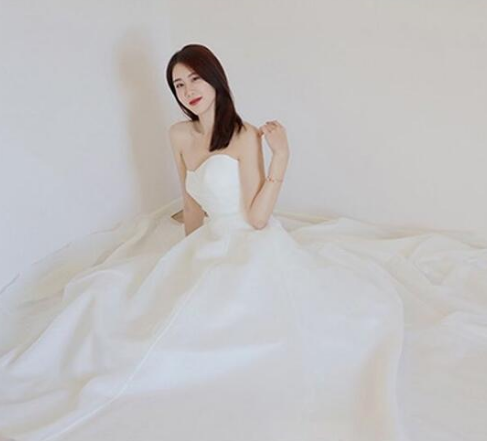［新品未使用］ウェディングドレス 新しい未使用 ウェディングドレス サテン ドレス 高級感 結婚式