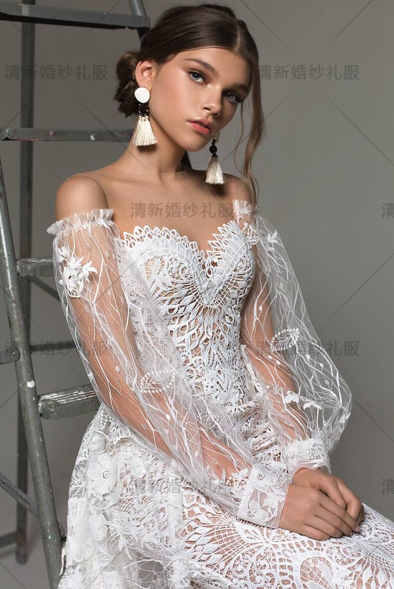 最終値下げ！【新品未使用】ウェディングドレス　豪華　エレガント　クラシカル 豪華！総レースウエディングドレス ホワイト 華やかなトレーン