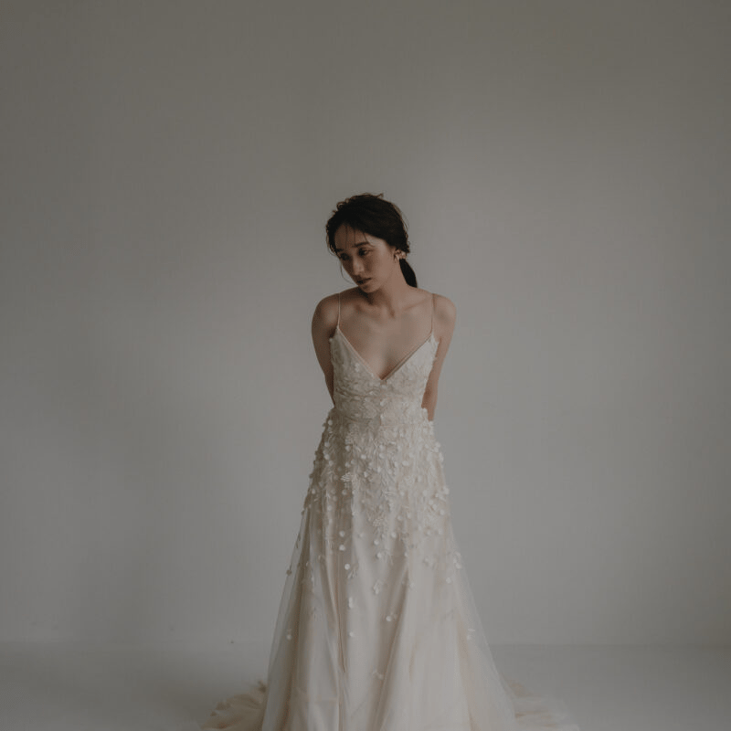 ウェディングドレス リーフ刺繍 キャミソール ベージュ Vネックドレス  