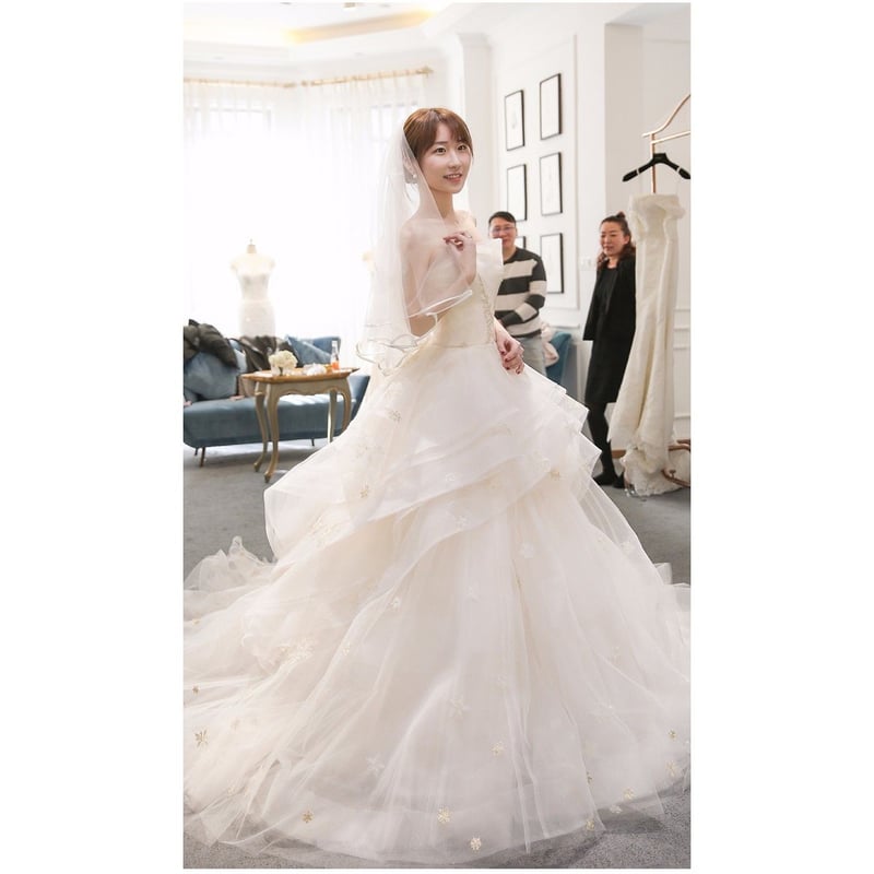 豪華さ、お花のチュールウェディングドレス ドレスワンピース結婚式 