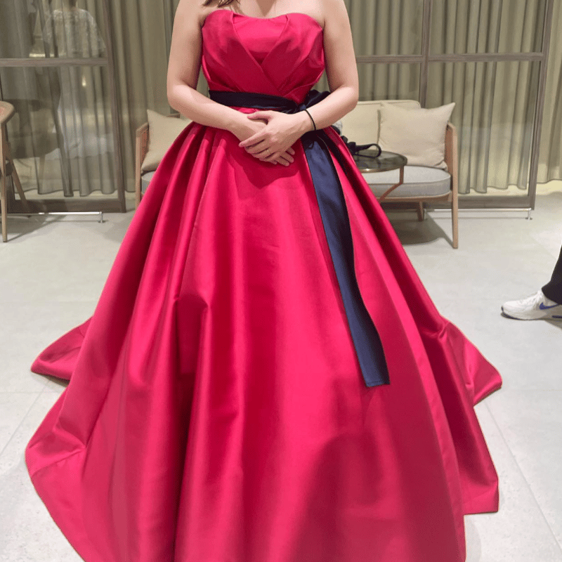 ウェディングドレス ボルドー色 アンティークなドレス サッシュベルト  