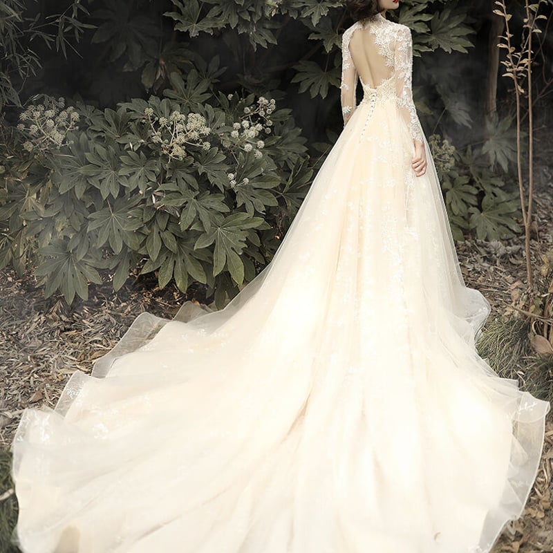 高品質！長袖 ウエディングドレス オフホワイト 背中見せ 華やかな  