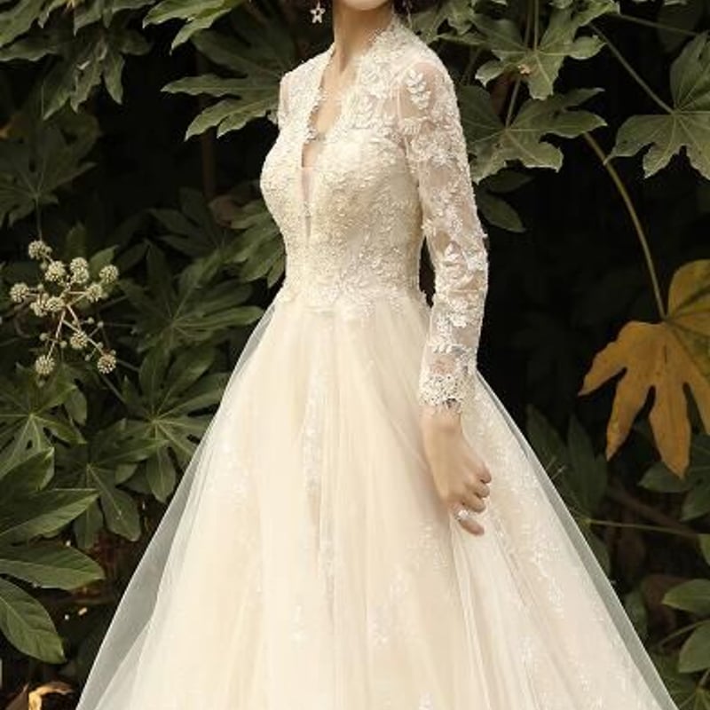 高品質！長袖 ウエディングドレス オフホワイト 背中見せ 華やかな  