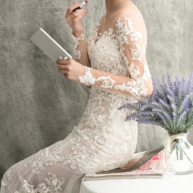 贅沢な小花総レース ドレス マーメイドライン ミニトレーン 長袖  