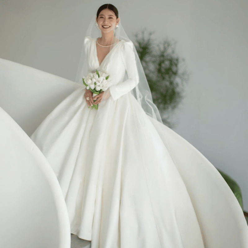 憧れのドレス ウエディングドレス 高級イタリアサテン 背中見せ  