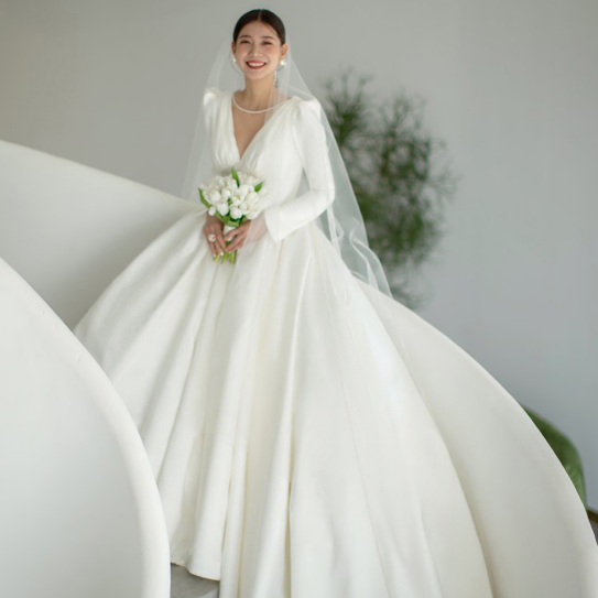 憧れのドレス ウエディングドレス 高級イタリアサテン 背中見せ  