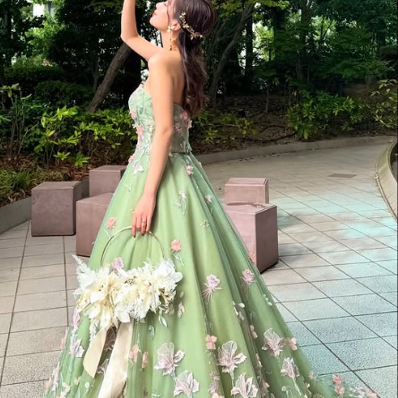 カラードレス ベアトップ 花モチーフ 短トレーン 花嫁 前撮り カラードレス ベアトップ 花モチーフ 短トレーン 花嫁 前撮り