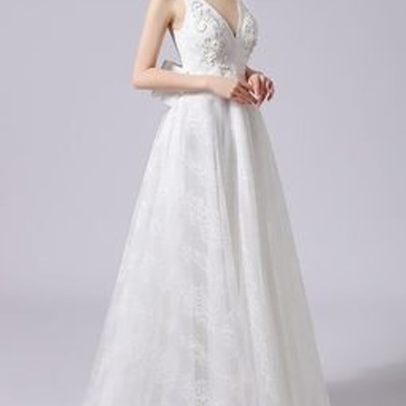 ホワイト Vネックドレス リボン付き ウエディングドレス オフホワイト リーフ刺繍 Vネックドレス