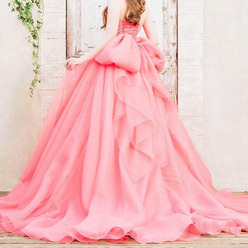 ピンク赤、リボンのウェディングドレス ドレスワンピース結婚式、発表