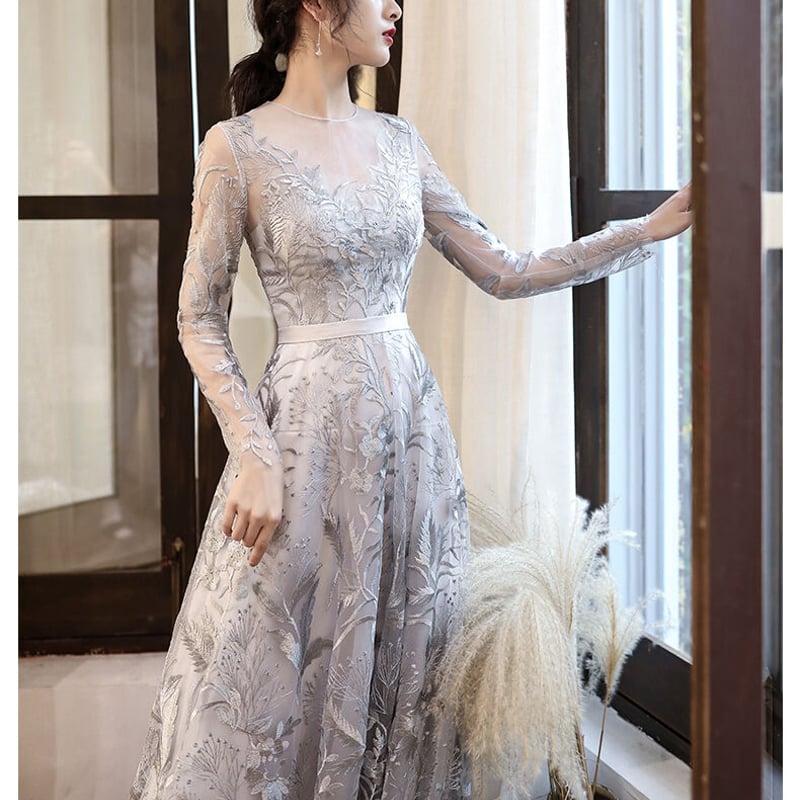 抜群 のおしゃれ見えオフショル パーティードレス 薄グレー 美しい花  