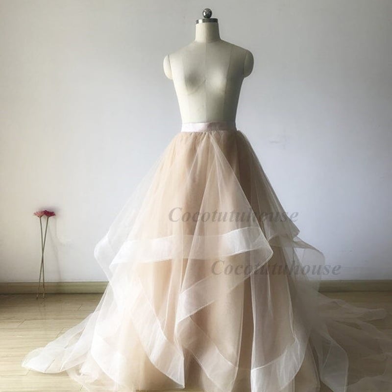 フランス風 ウエディングドレス/2次会 薄シャンパンの色 チュール  