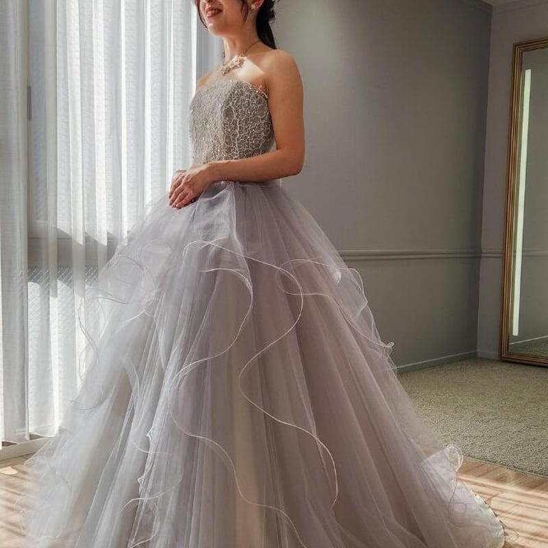 豪華！ ウエディングドレス ラッフルフリル ベアトップ グレー 3D立体  
