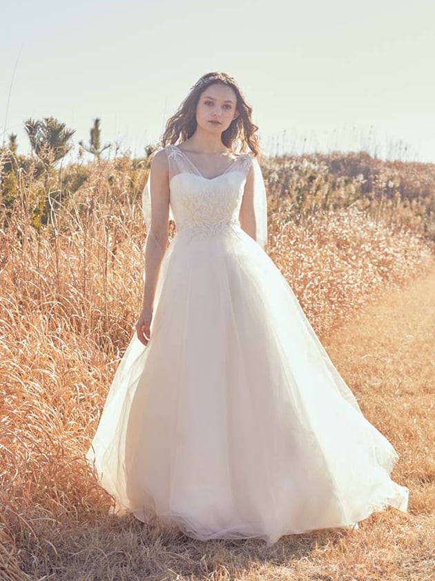 ウェディングドレス ふわふわ ケープ風ドレス リーフ刺繍 チュール  