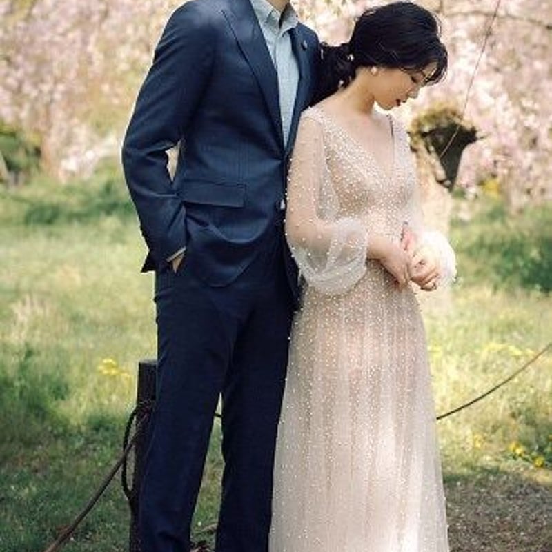 大好評中！ ウエディングドレス パール トレーン シースルー袖 Vネック  