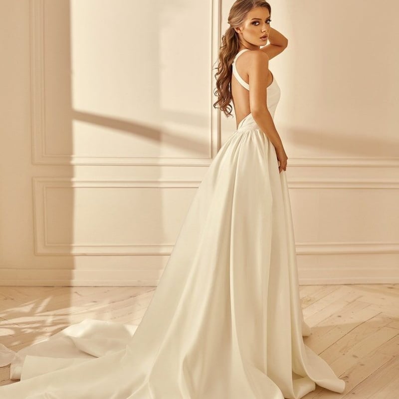 サテン 細見えシルエットパーティードレス リボン 背中見せ  