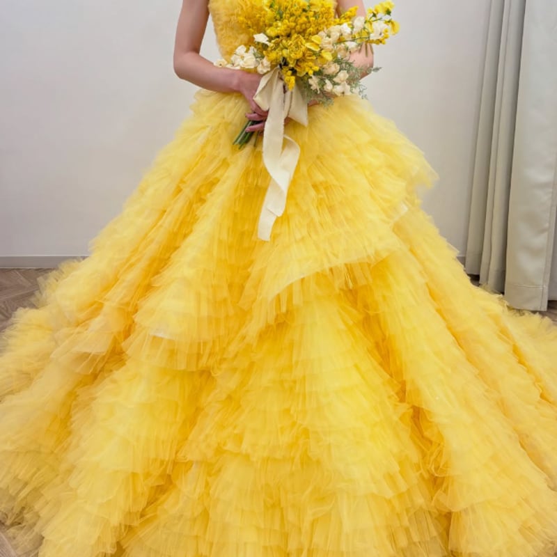 黄色の羽毛装飾ドレス 株式会社 華裳 - KH-0383 イエロー 布花を集めてプリントした