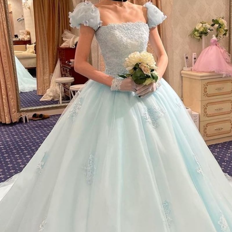 爽やかで優しいブルー カラードレス プリンセスライン 姫袖 花柄の  