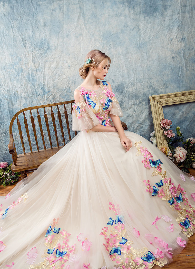 高級刺繍 素敵なカラードレス ウエディングドレス