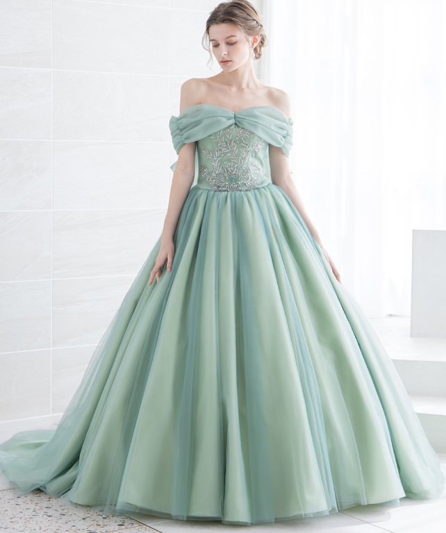 カラードレス グリーン オフショルダー キラキラ光る刺繍 ふっくら