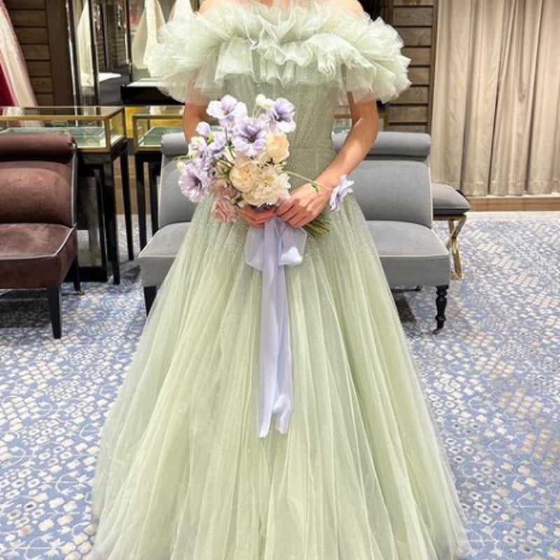 カラードレス 薄い緑 チューブトップ 取り外しオフショルダー 床付く  