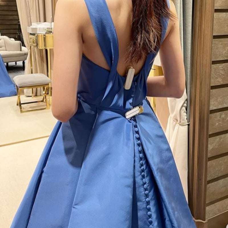 ウェディングドレス ブルー サテン エレガント くるみボタン Aライン  