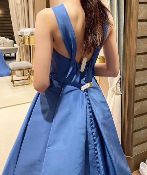 ウェディングドレス ブルー サテン エレガント くるみボタン Aライン  