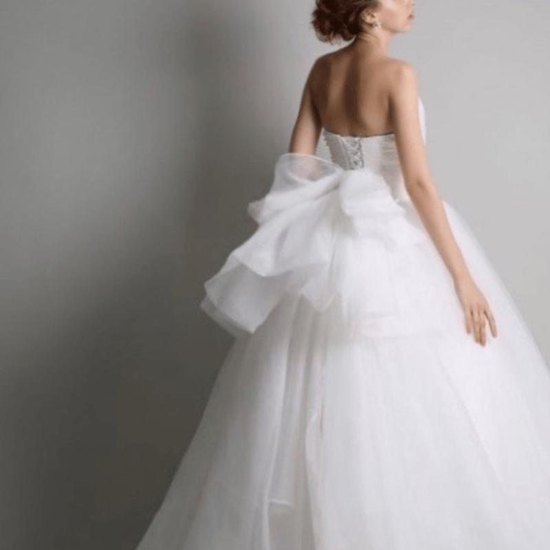 ウエディングドレス ふっくら柔らかなバックリボン ベアトップ ロング  