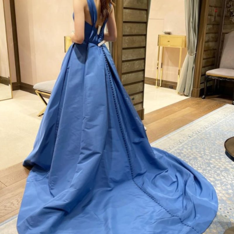 ウェディングドレス ブルー サテン エレガント くるみボタン Aライン  