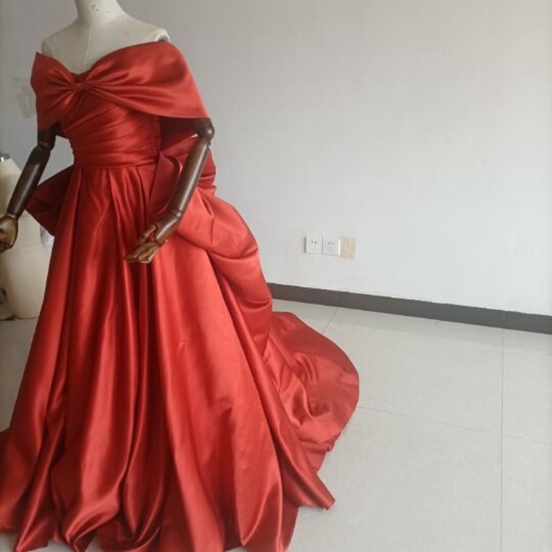 高品質！ ウエディングドレス トレンドの テラコッタ色 ベアトップ  