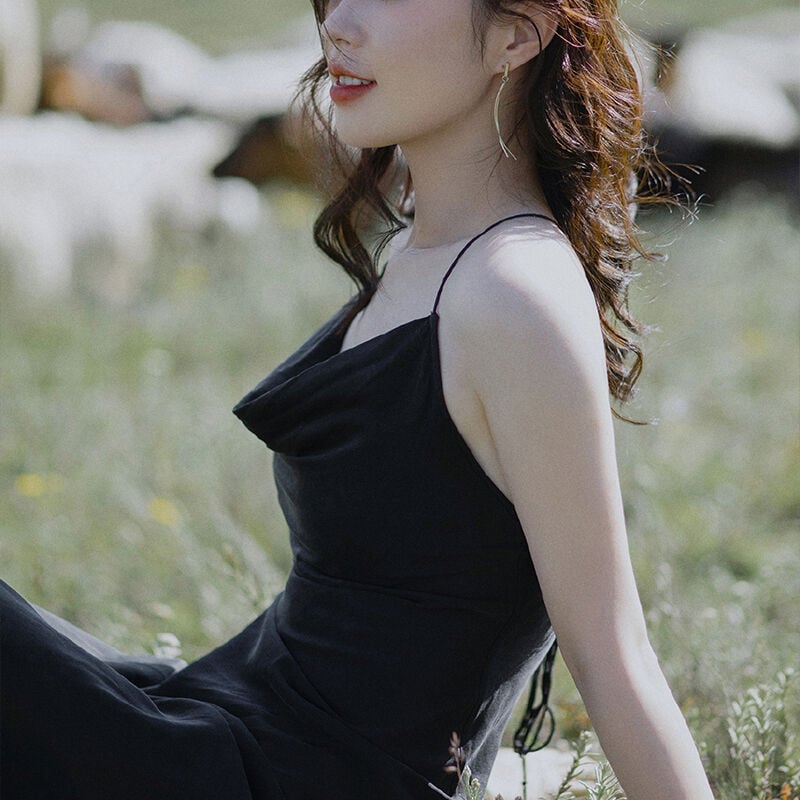 美品！パーティードレス 黒 キャミソール 背中見せ スレンダーライン  