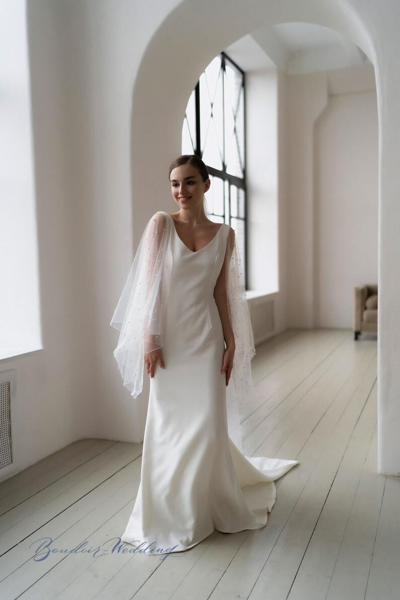 フランス風 ウエディングドレス ホワイト Vネックドレス 短トレーン  