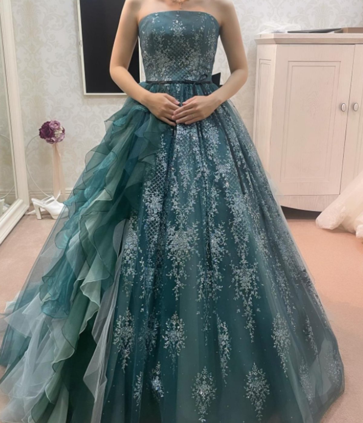 カラードレス グリーン グリッター 編み上げ フリル ロングトレーン