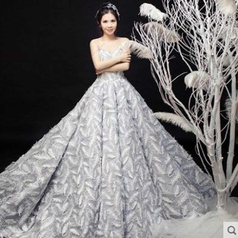 羽根のレース、薄いグレーウェディングドレス ドレスワンピース結婚式  