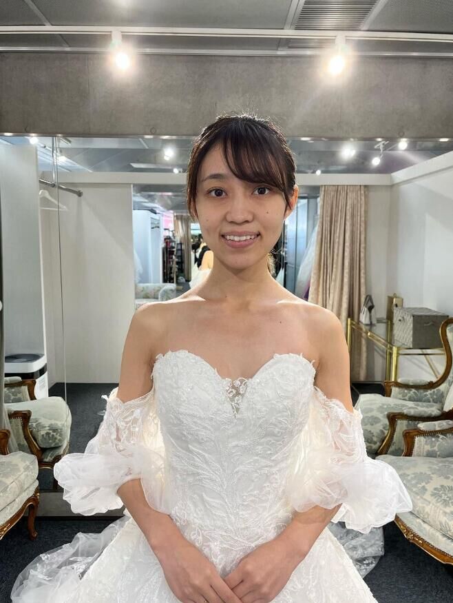 C118高級　透明花嫁ドレス キラキラビーズ飾り大きなリボン付きブライダルドレス 豪華！ ウエディングドレス キラキラチュール 高級刺繍 花