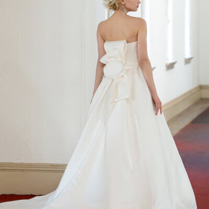 ウエディングドレス ベアトップ 魅惑の花レース ふっくら柔らかな  