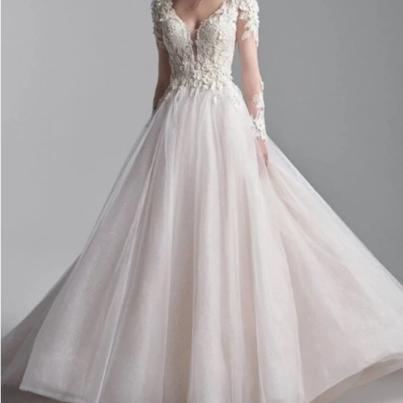 贅沢な小花総レース ドレス 薄ピンク ソフトチュール 短トレーン 長袖  