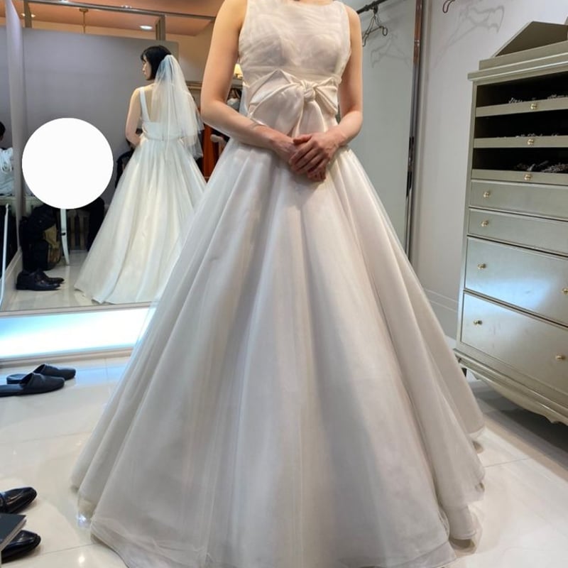 人気上昇！ パーティードレス ノースリーブ ベルト オフホワイト 背中  