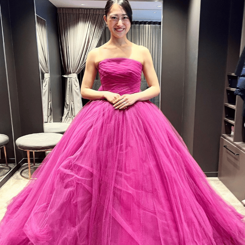 ウェディングドレス カラードレス ビビッドピンク 結婚式 抜群の