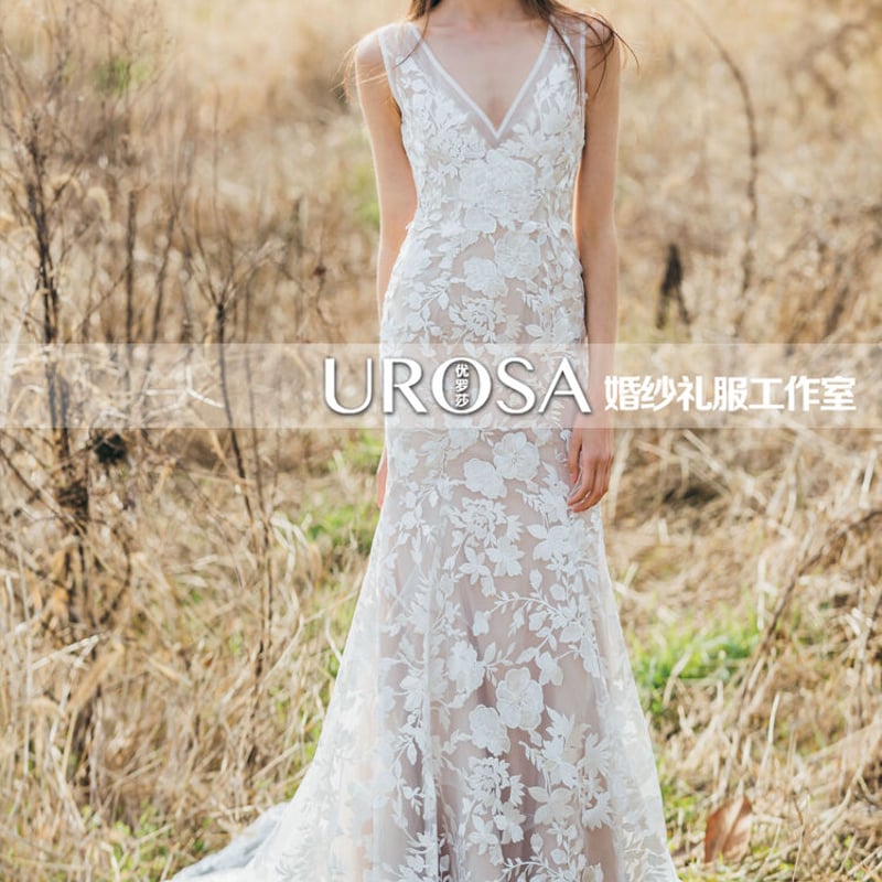 高品質！ウエディングドレス ホワイト 深Vネック 背中見せ 短トレーン  