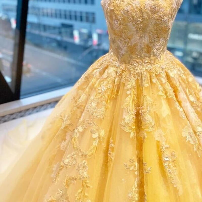 パーティードレス イエロー 締めよ ベアトップ キラキラのレース  